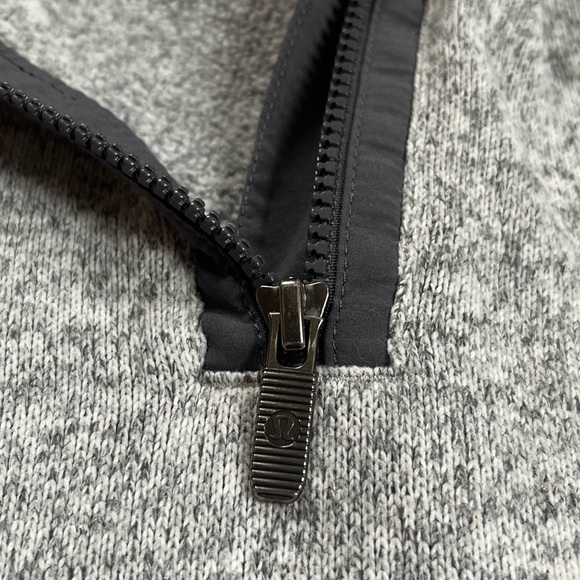 Lulu lemon pull over - Picture 1 of 4